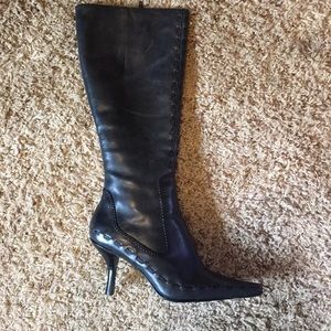 Black pointed toe boots
